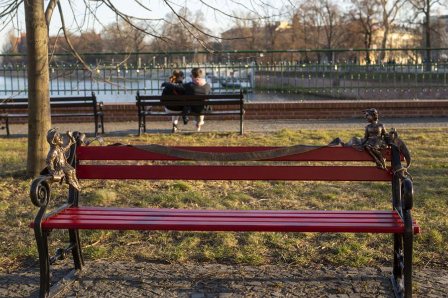 Czy na umieszczenie figurki krasnala potrzeba jest specjalna zgoda