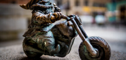 Jak powstaje firmowy krasnal