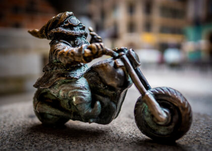 Jak powstaje firmowy krasnal