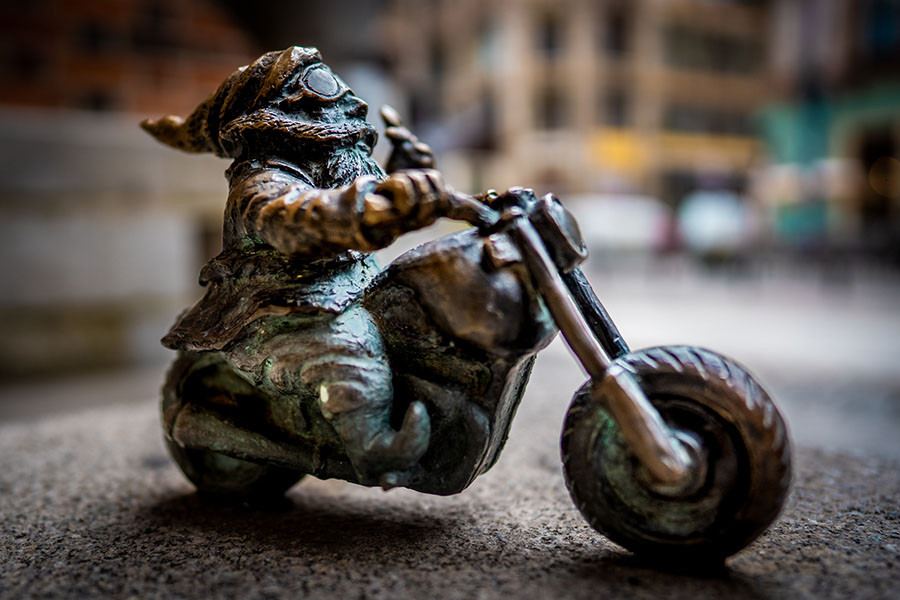 Jak powstaje firmowy krasnal